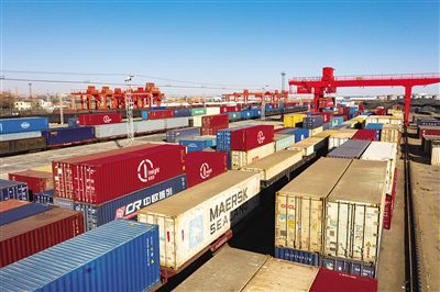 二連浩特鐵路口岸機(jī)械進(jìn)出口激增，運(yùn)量同比提升64.9%